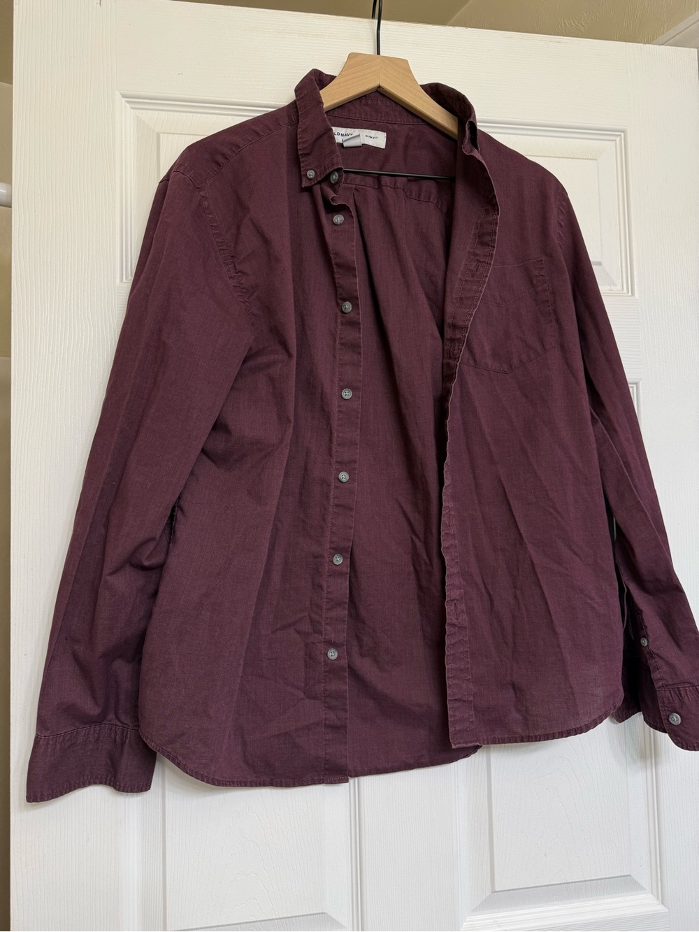 Old Navy Slim Fit Button-Up Shirt in Burgundy